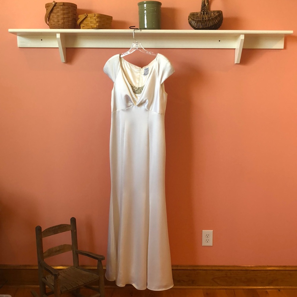Beautiful wedding dress! Never worn!